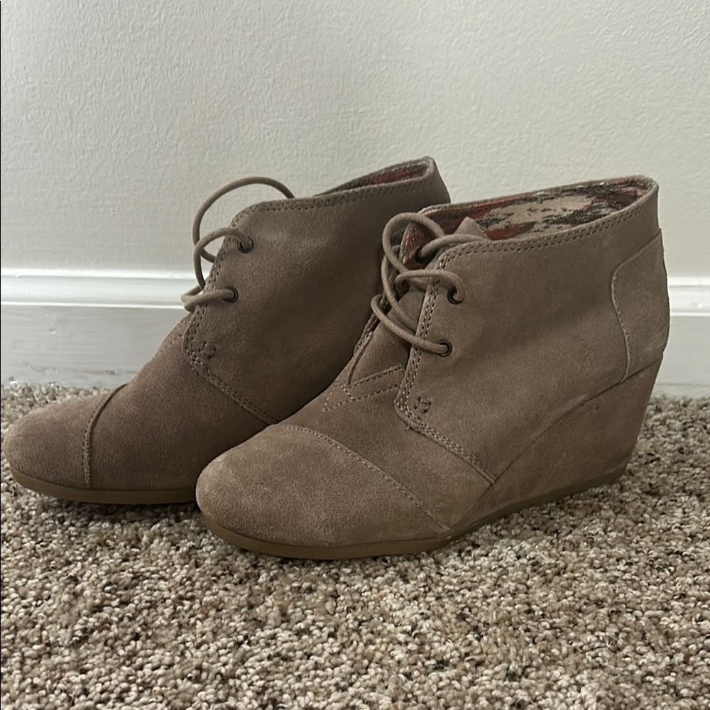 Toms suede heels